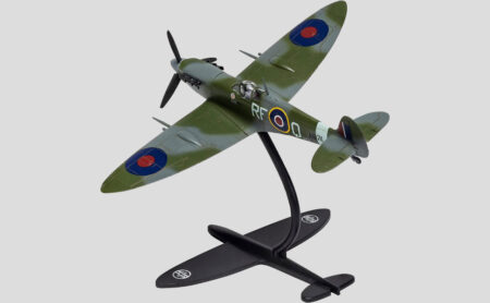 Airfix A55001 Small Beginners Gift Set Supermarine Spitfire MkVc
